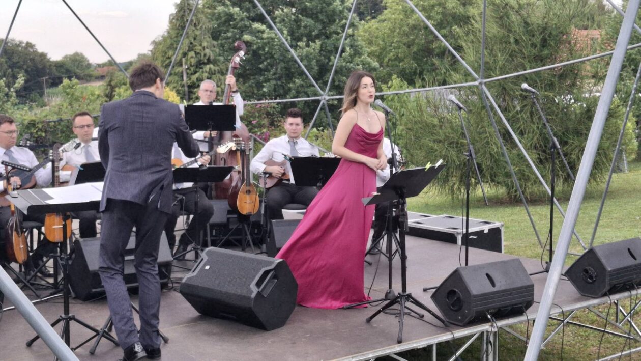 Opera u Zmajevom vrtu Opera u Zmajevom vrtu