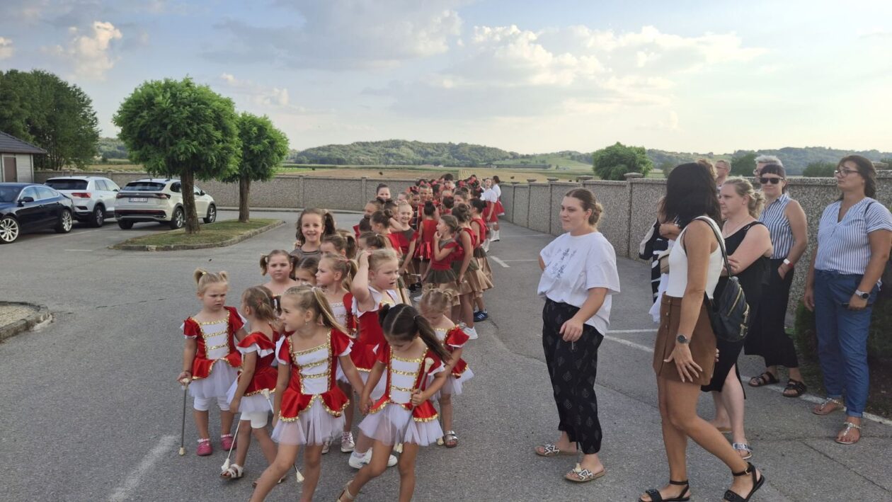 Povorka starih običaja i zanata