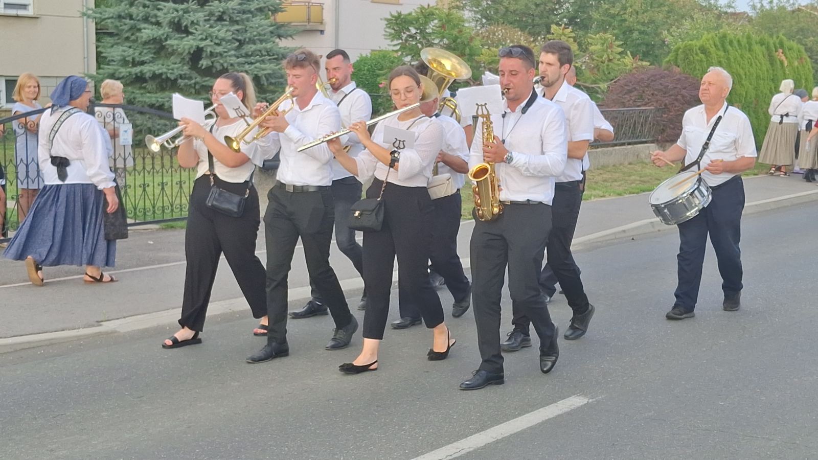 Povorka starih običaja i zanata