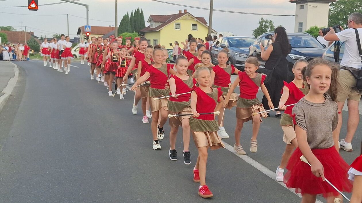 Povorka starih običaja i zanata