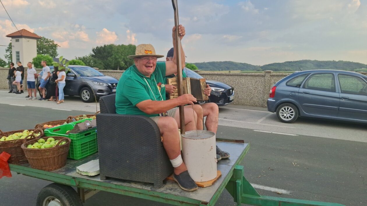 Povorka starih običaja i zanata