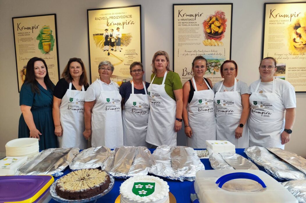 Festival krumpira 2025, žene koje su pripremale jela od krumpira Festival krumpira 2025, žene koje su pripremale jela od krumpira