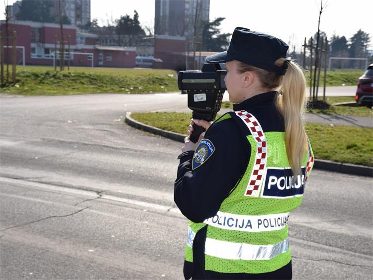 POLICIJA ILUSTRACIJA NADZOR BRZINE POLICIJA ILUSTRACIJA NADZOR BRZINE