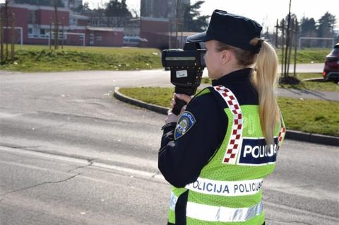 Nadzor brzine – policija ilustracija Nadzor brzine – policija ilustracija