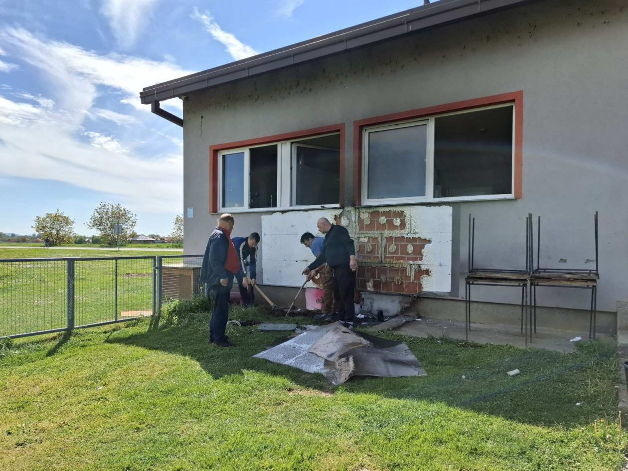 OREHOVICA Nepoznati počinitelj zapalio kante kod NK Croatie, vatra zahvatila i fasadu (2)