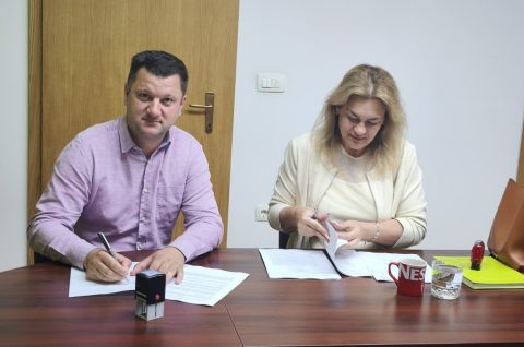 petar janušić potpisivanje ugovora za uređenje vrtićke opreme