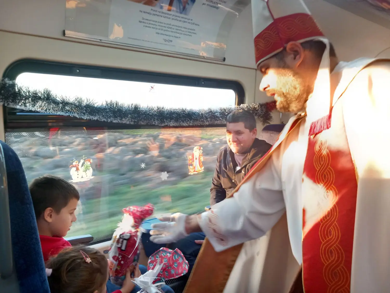 vlakic, Sveti nikola, Podjela darova na vlakiću 2024 (10)