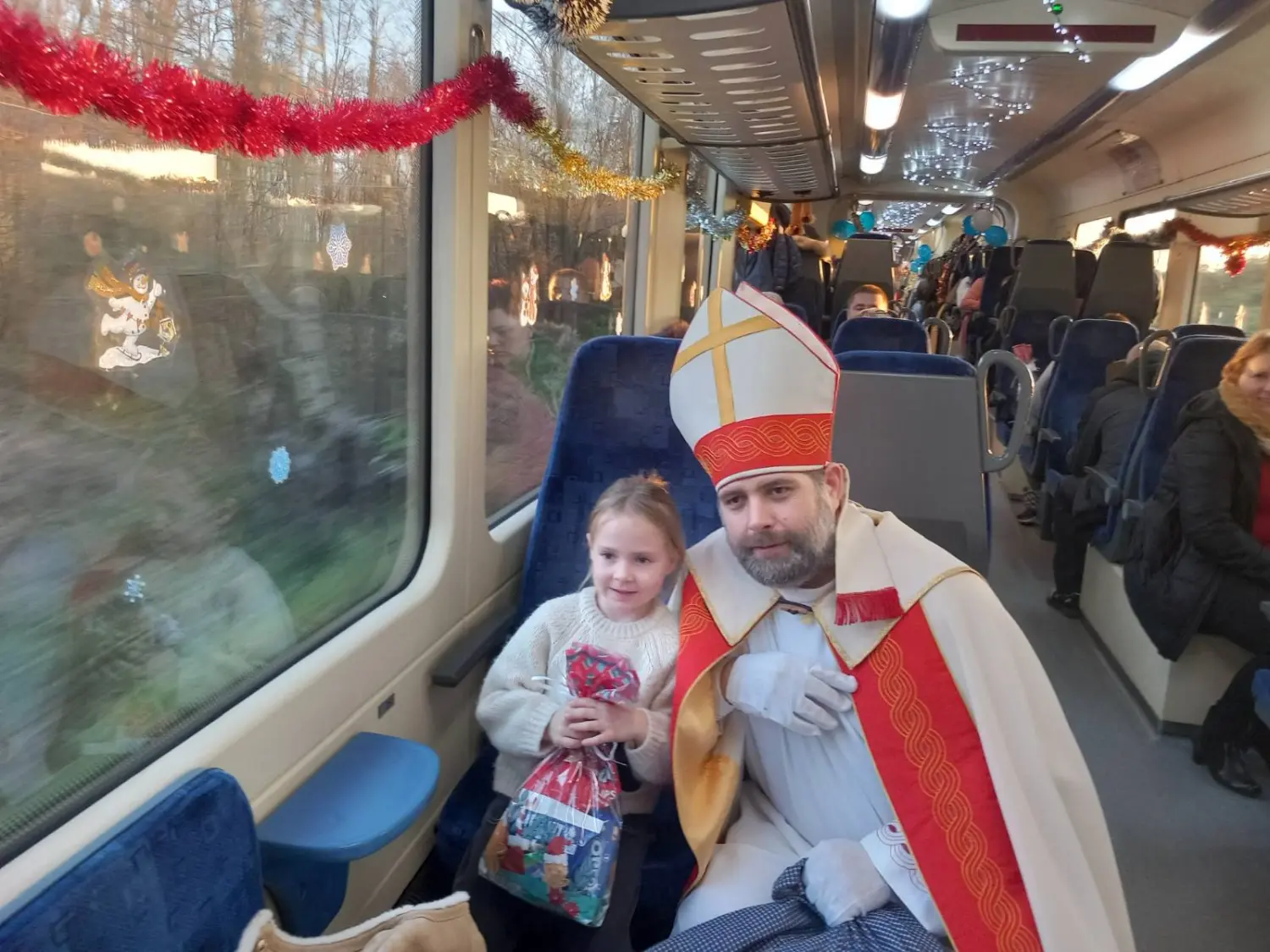 vlakic, Sveti nikola, Podjela darova na vlakiću 2024 (13)