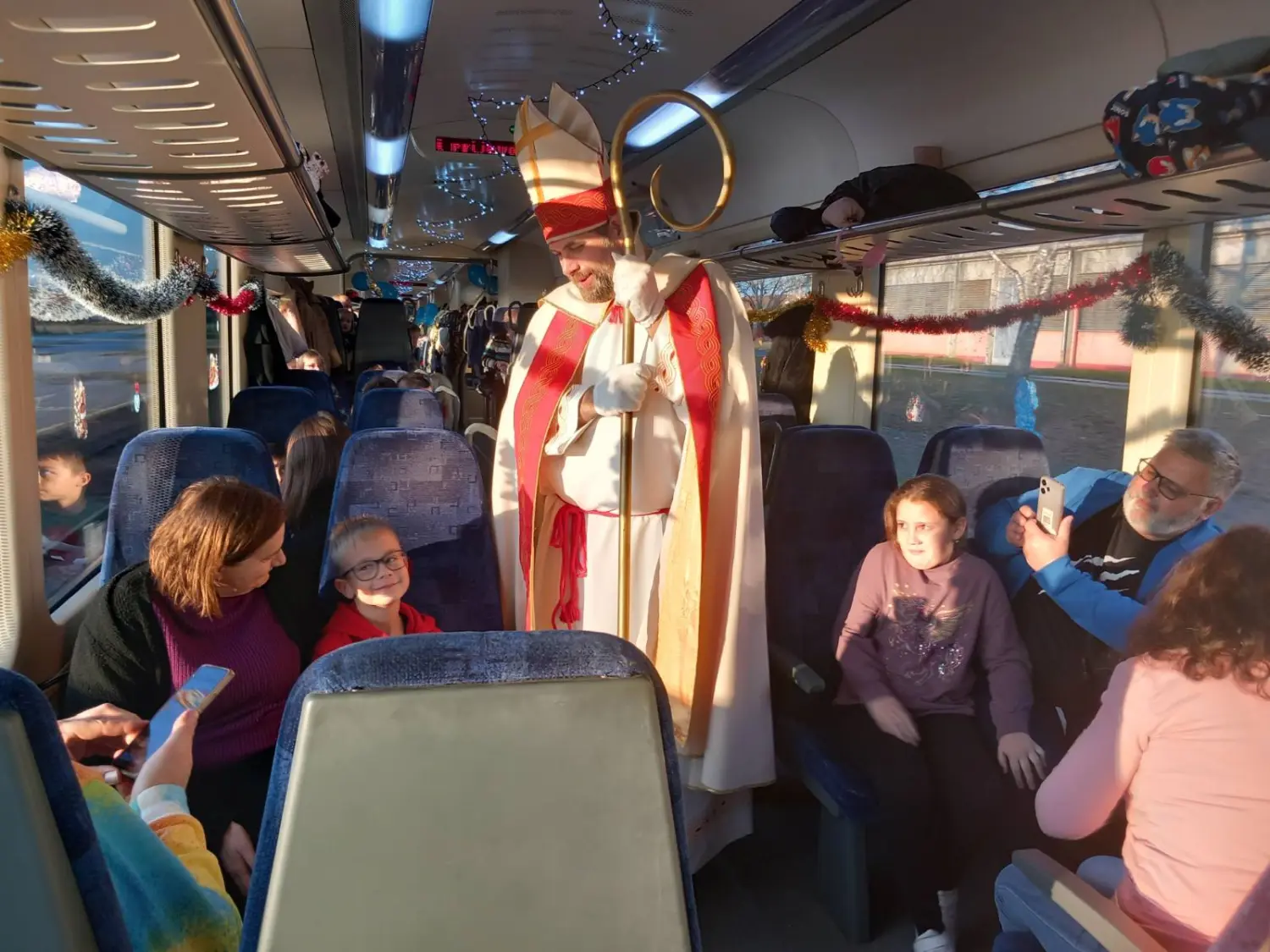 vlakic, Sveti nikola, Podjela darova na vlakiću 2024 (14)