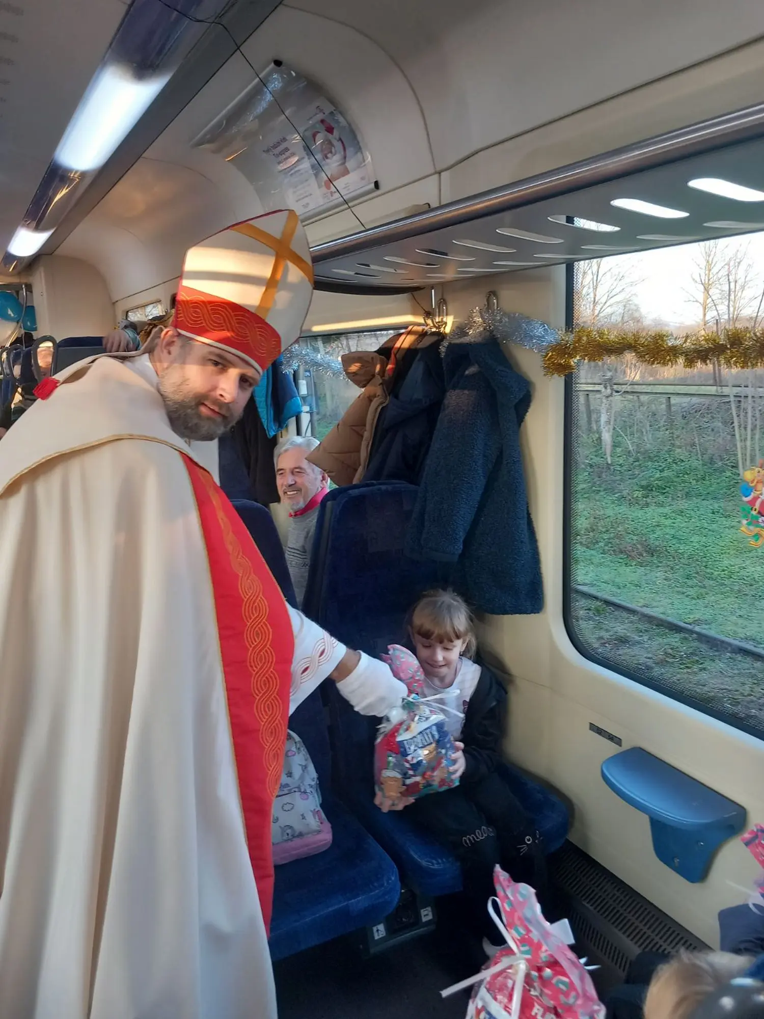 vlakic, Sveti nikola, Podjela darova na vlakiću 2024 (5)