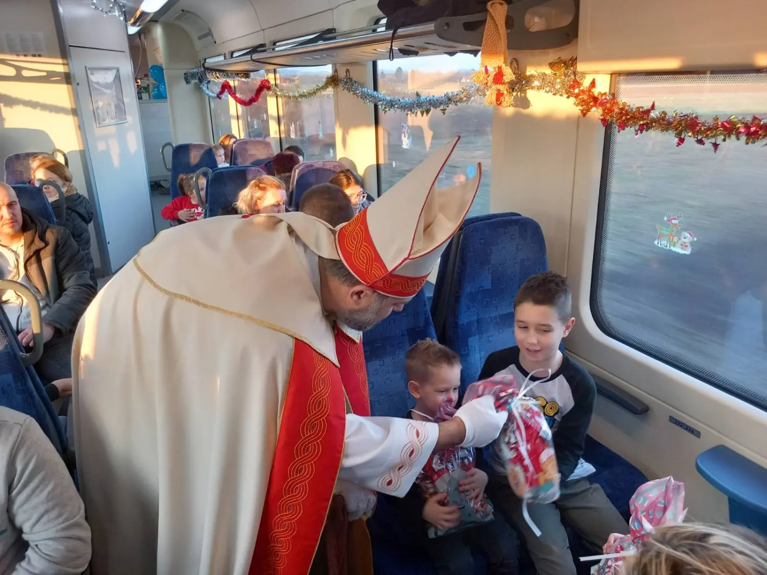 vlakic, Sveti nikola, Podjela darova na vlakiću 2024 (6)