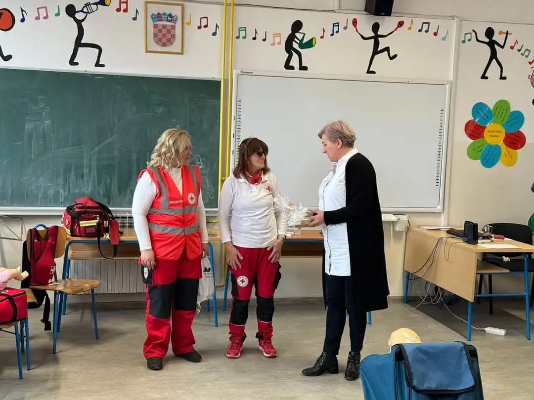 volonteri crvenog križa, oš donja dubrava (2) volonteri crvenog križa, oš donja dubrava (2)
