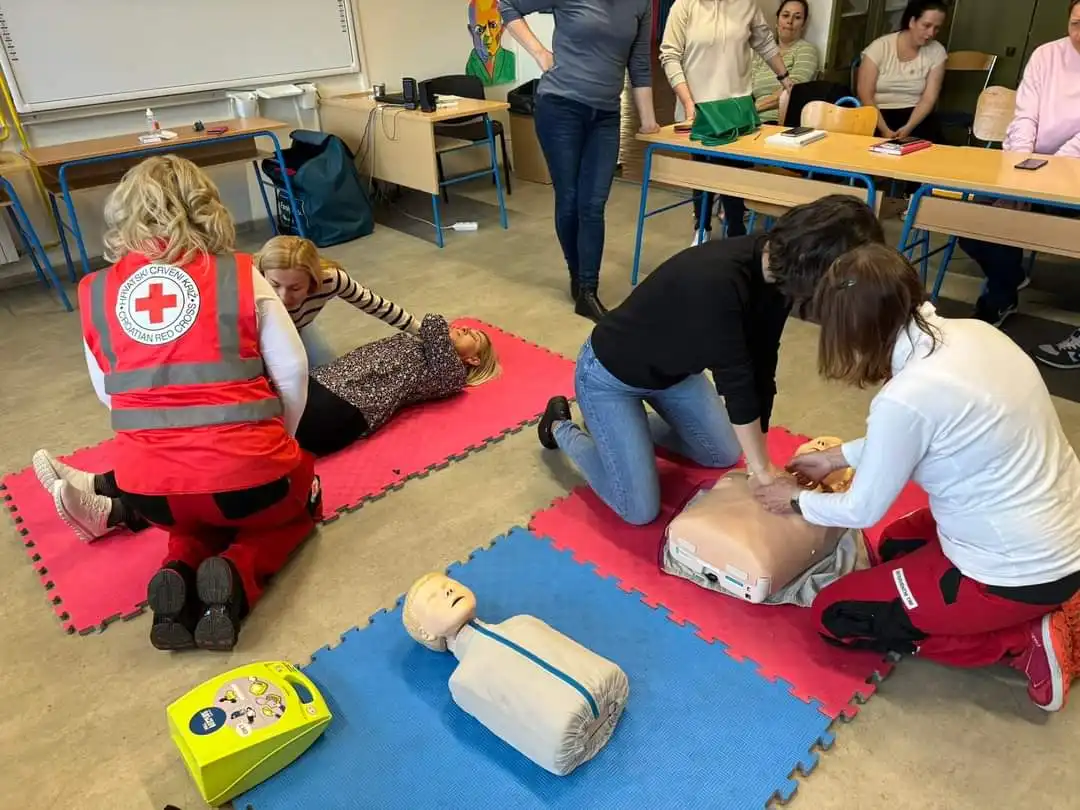 volonteri crvenog križa, oš donja dubrava (3) volonteri crvenog križa, oš donja dubrava (3)