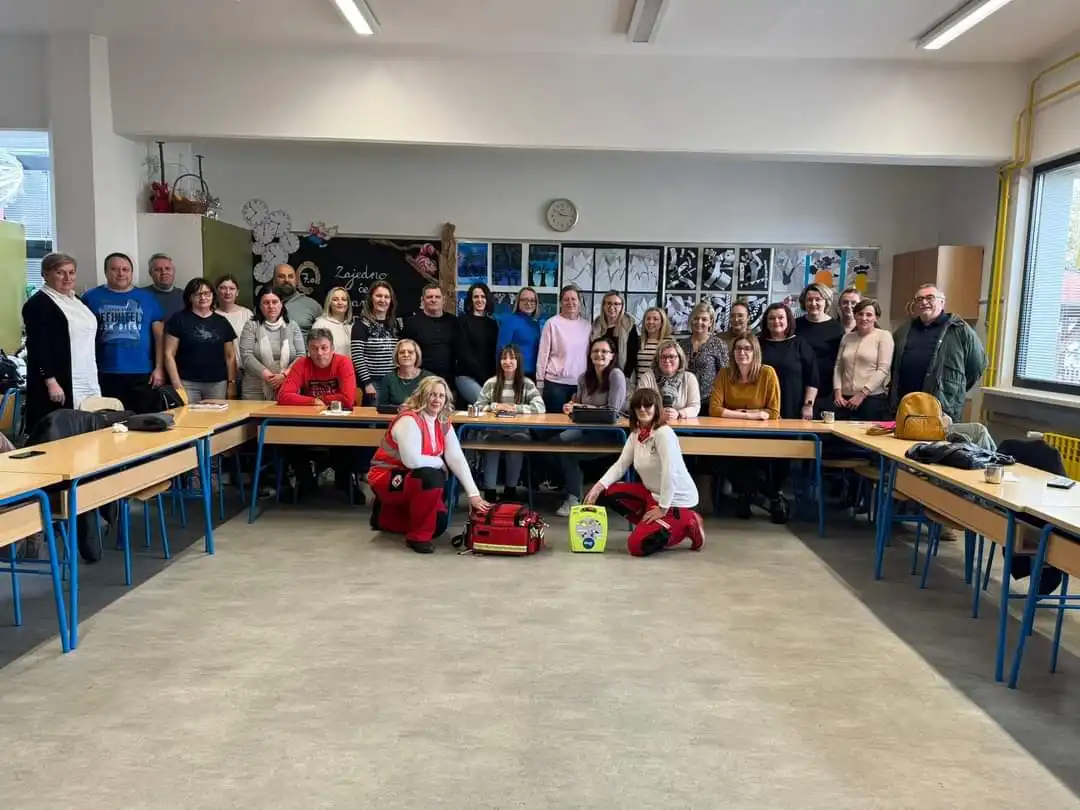 volonteri crvenog križa, oš donja dubrava (4) volonteri crvenog križa, oš donja dubrava (4)