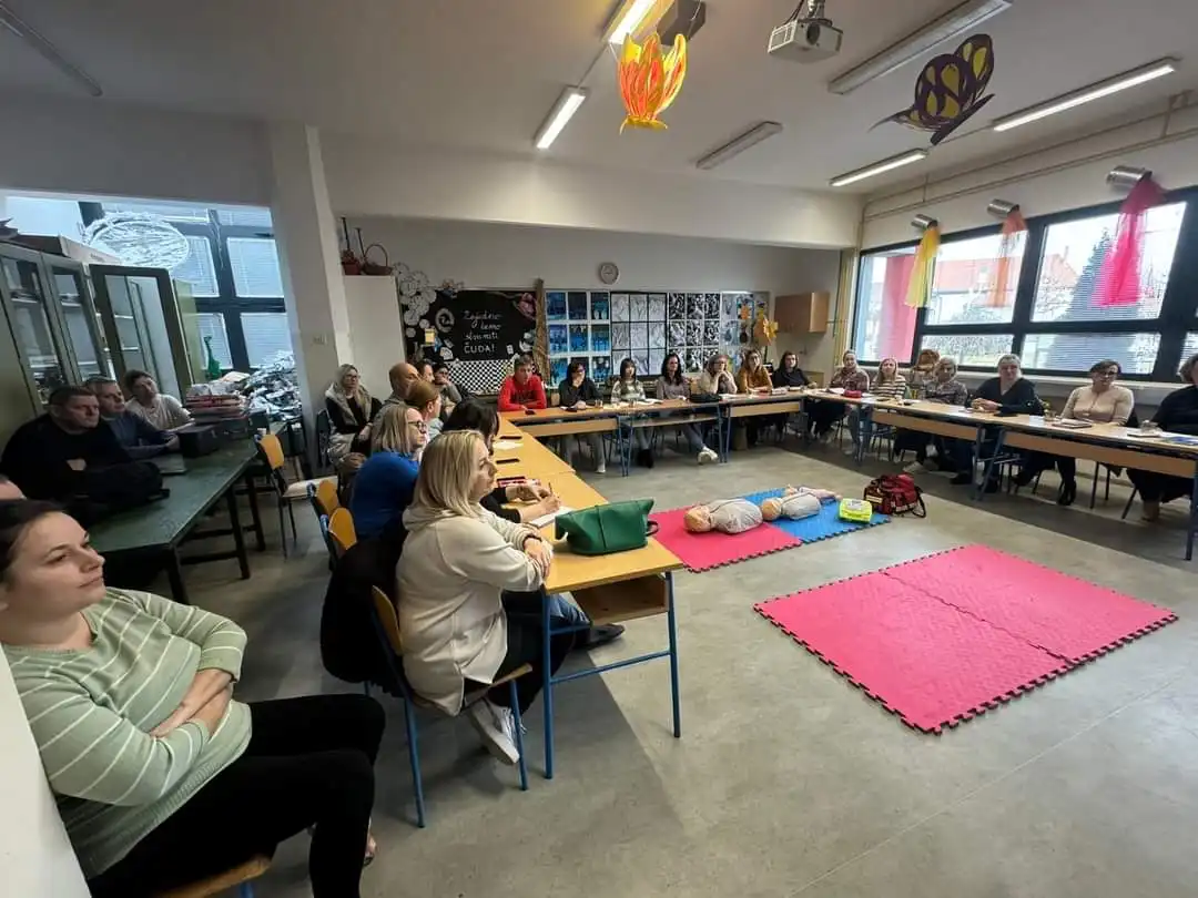 volonteri crvenog križa, oš donja dubrava (8) volonteri crvenog križa, oš donja dubrava (8)