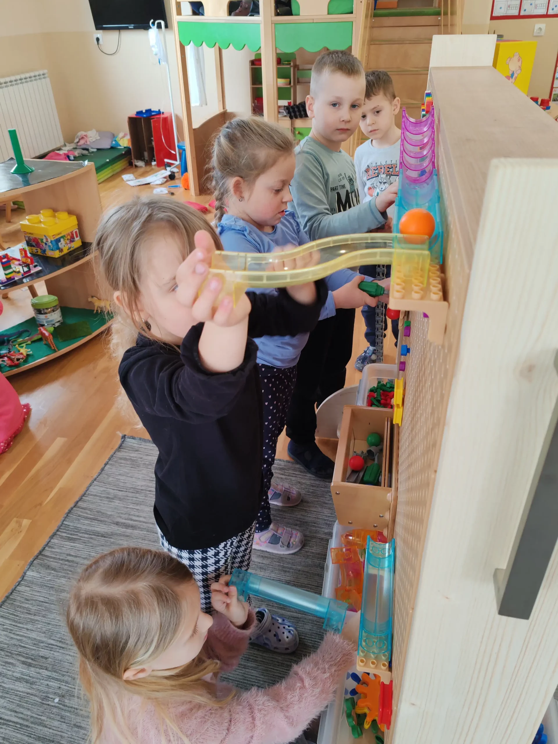 vrtić pčelica, stem zid (2) vrtić pčelica, stem zid (2)