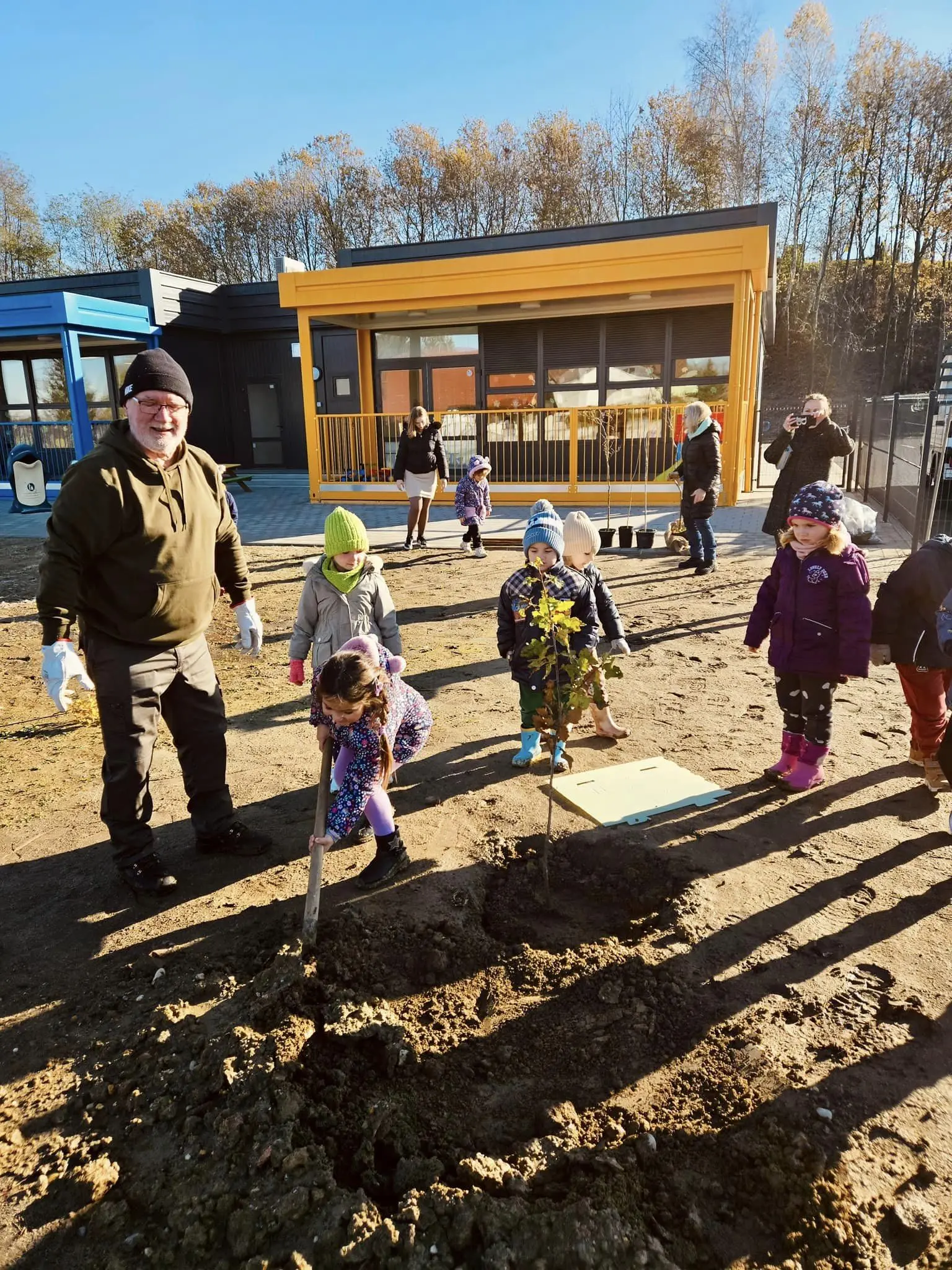 vrtić srčeko vratišinec, sadnja stabala (10)