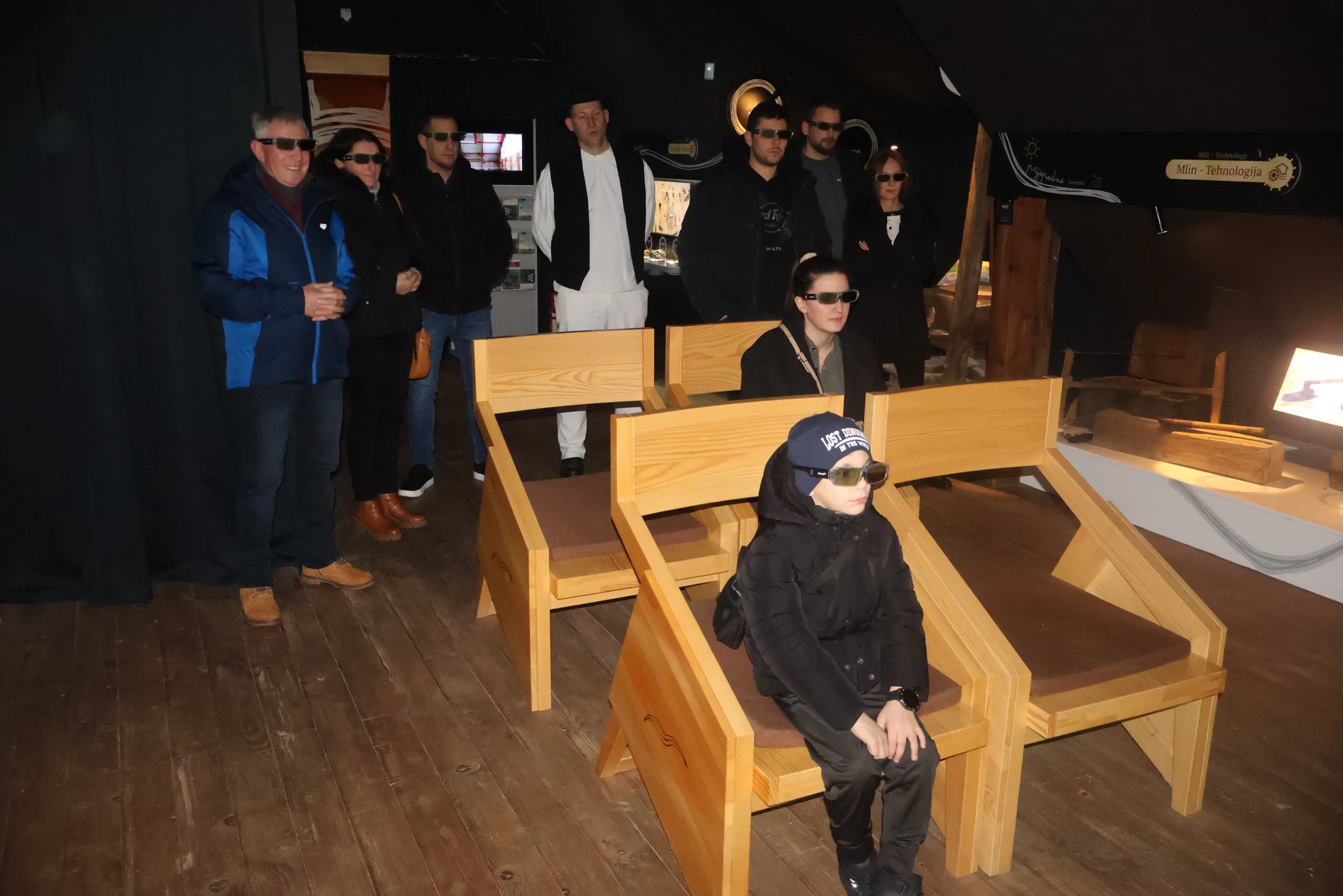 žabnik USAMLJENI MLIN (15) žabnik USAMLJENI MLIN (15)