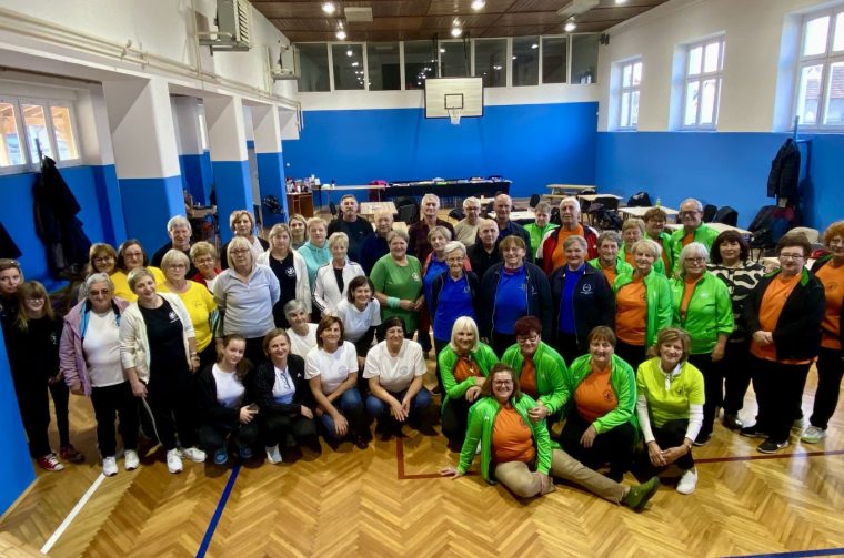 zajednička fotografija sudionika turnira u beli zajednička fotografija sudionika turnira u beli