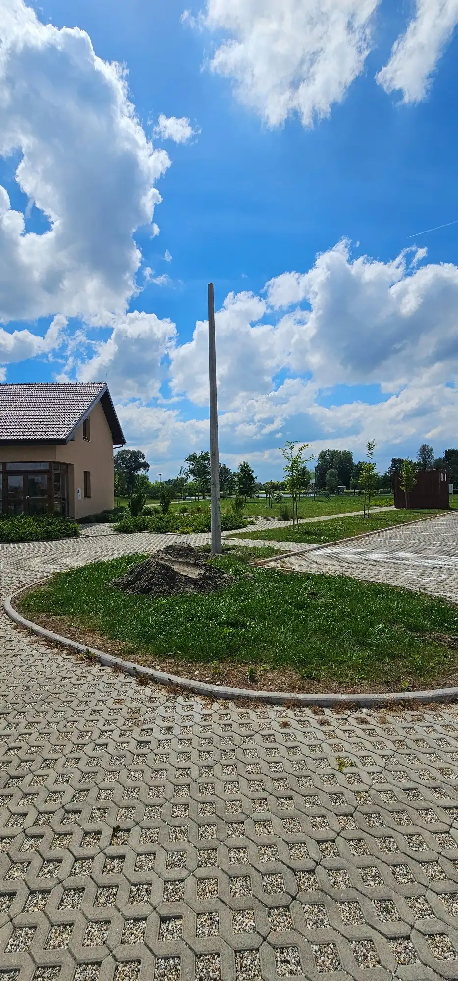 zapoceli-radovi-na-postavljanju-nove-led-rasvjete-beb5 zapoceli-radovi-na-postavljanju-nove-led-rasvjete-beb5