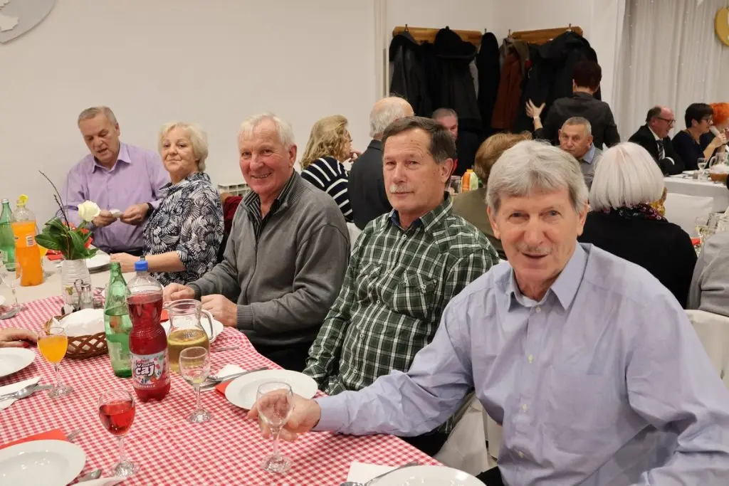 zlatni i dijamantni pirovi, MŽ,2025 (13) zlatni i dijamantni pirovi, MŽ,2025 (13)