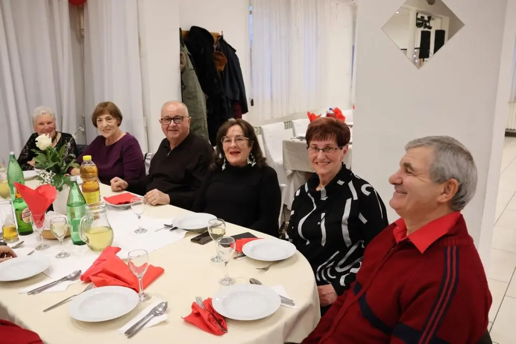 zlatni i dijamantni pirovi, MŽ,2025 (16) zlatni i dijamantni pirovi, MŽ,2025 (16)