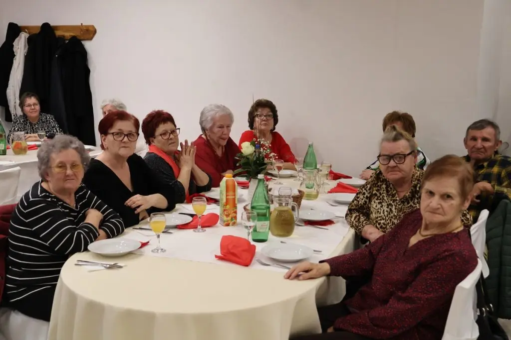 zlatni i dijamantni pirovi, MŽ,2025 (40) zlatni i dijamantni pirovi, MŽ,2025 (40)