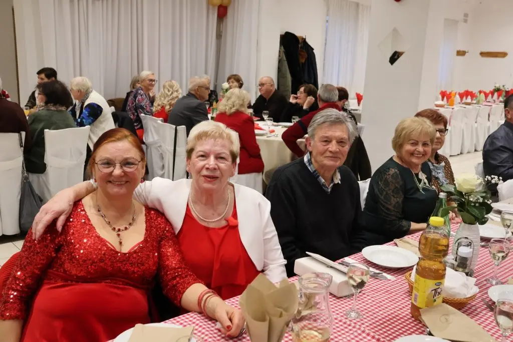 zlatni i dijamantni pirovi, MŽ,2025 (9) zlatni i dijamantni pirovi, MŽ,2025 (9)