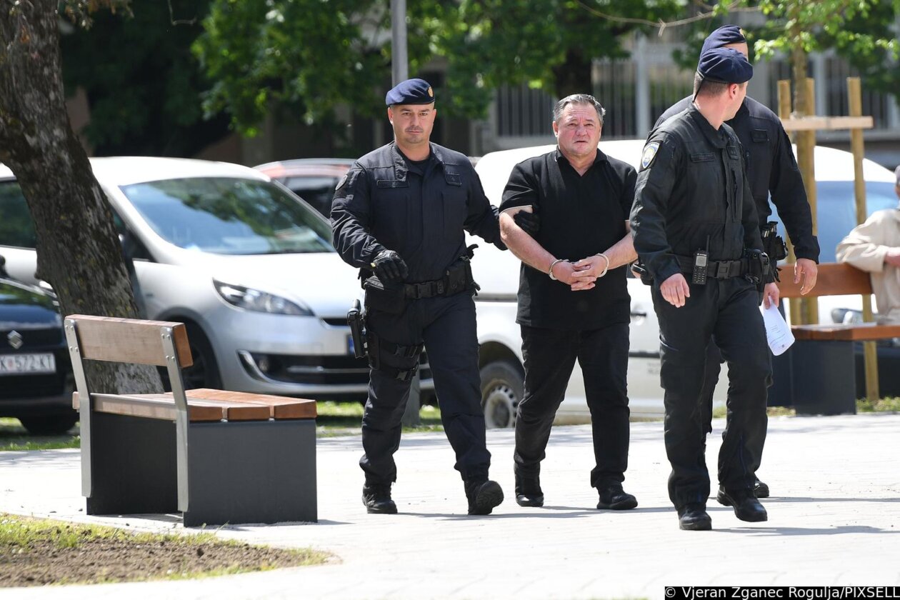 Čakovec: Privođenje svećenika koji je uhićen zbog sumnje da je spolno zlostavljao dječake